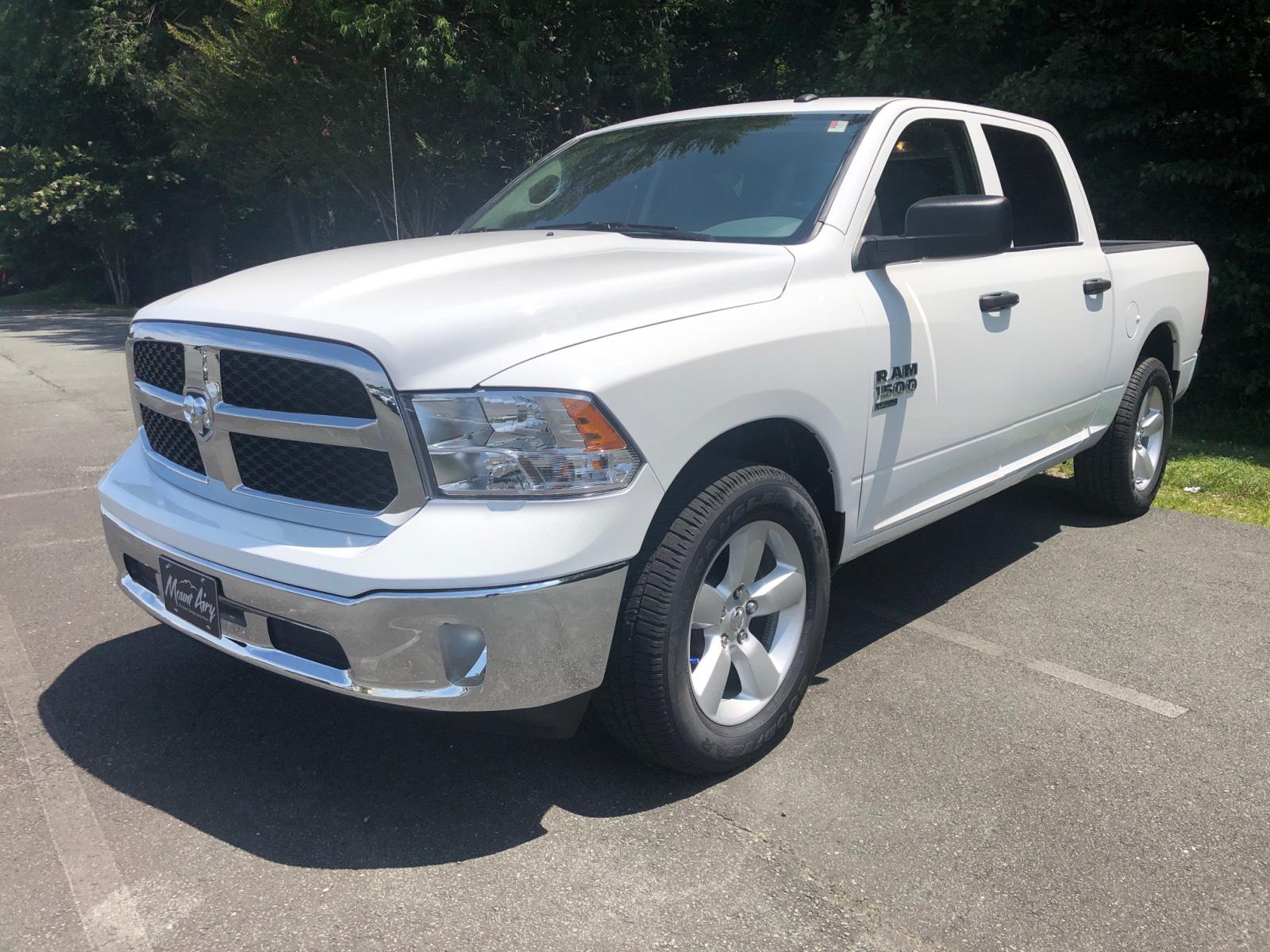 new-2020-ram-1500-classic-tradesman-4x4-crew-cab-5-7-box-crew-cab-in